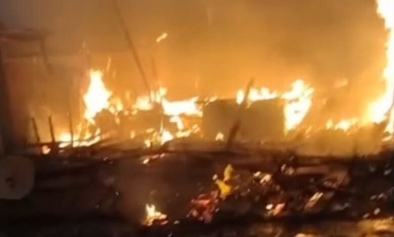 VÍDEO - Comunidade do Guarujá sofre com grande incêndio
