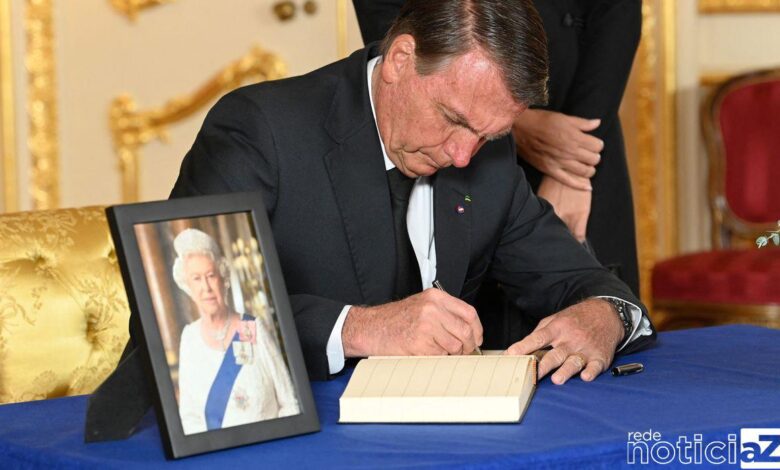 Presidente do Brasil visita caixão da Rainha Elizabeth II e presta condolências