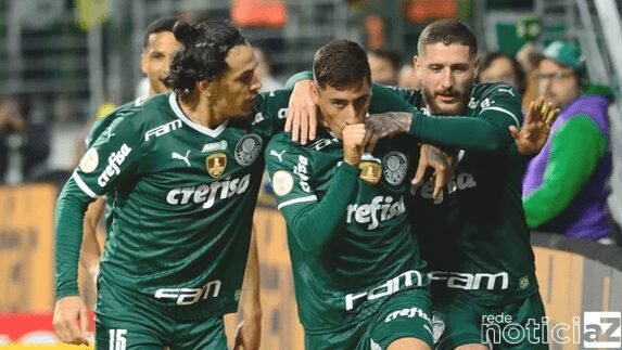 Palmeiras vence o Santos com um a menos e segue tranquilo na liderança