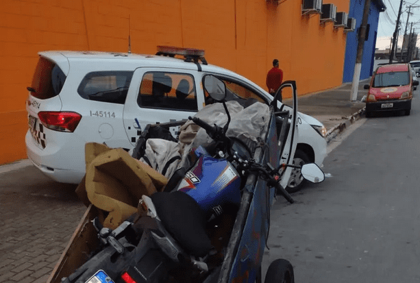 Catador de recicláveis é preso com moto dentro de carroça no Litoral