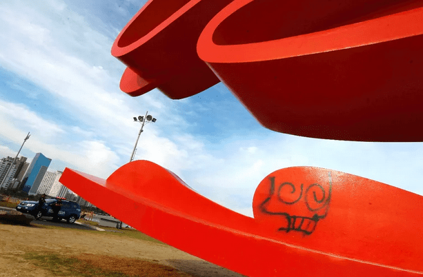 Monumento do Emissário Submarino é alvo de vandalismo