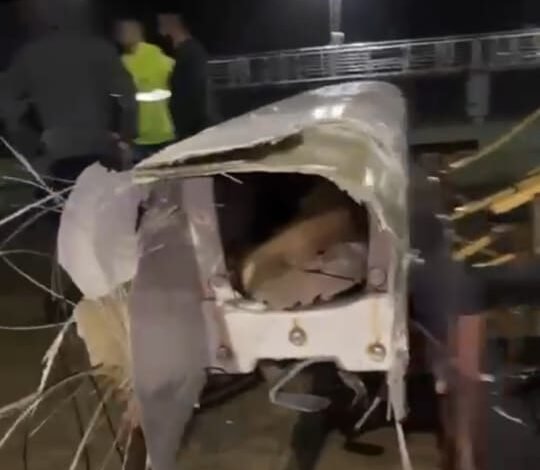 VÍDEO - Ressaca destrói calçadão da orla de Santos e canoas havaianas