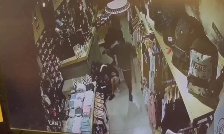 Quadrilha invade loja de Guarujá e rouba diversos produtos