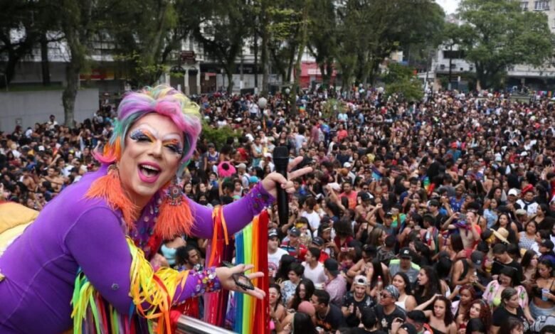 Saiba como participar da Parada LGBT+ de Santos com segurança neste final de semana