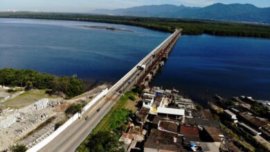 Força-tarefa de São Vicente fiscaliza caminhões de transporte de resíduos de construção civil