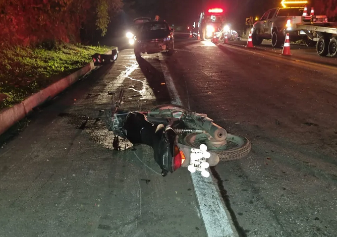 Motociclista fica gravemente ferido após acidente na Rio-Santos