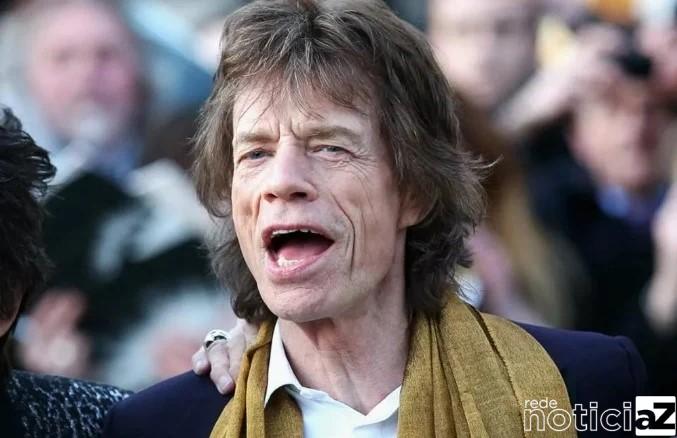 Mick Jagger viveu romance com membros do Rolling Stones, diz biografia