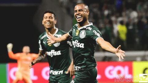 Palmeiras goleia o Coritiba e aumenta a vantagem da liderança no Brasileirão