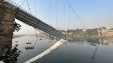 VÍDEO: Ponte desaba sobre rio na Índia provoca a morte de pelo menos 134 pessoas