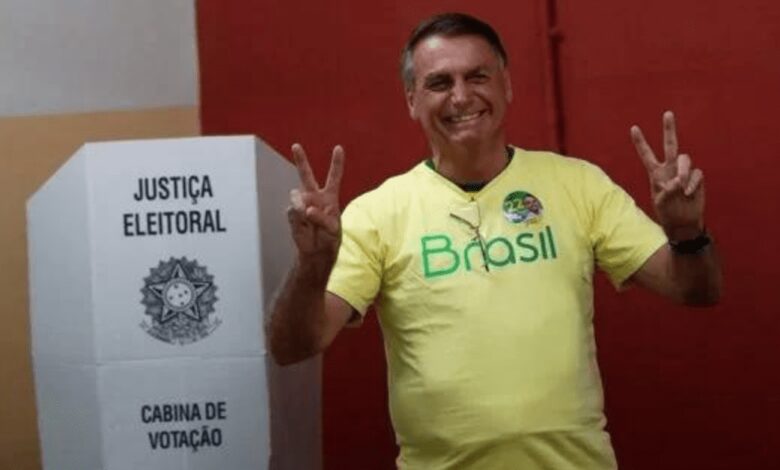 VÍDEO Bolsonaro vota para 2º turno no rio de Janeiro