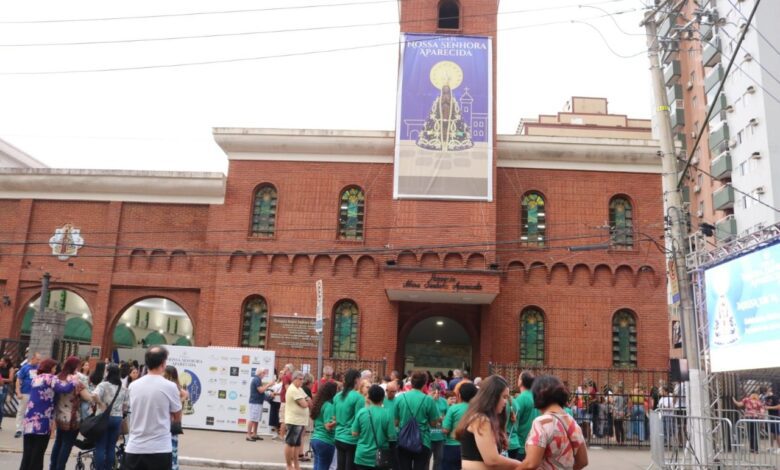 Mais de 15 mil fiéis celebram o Dia de Nossa Senhora na Paróquia da Aparecida