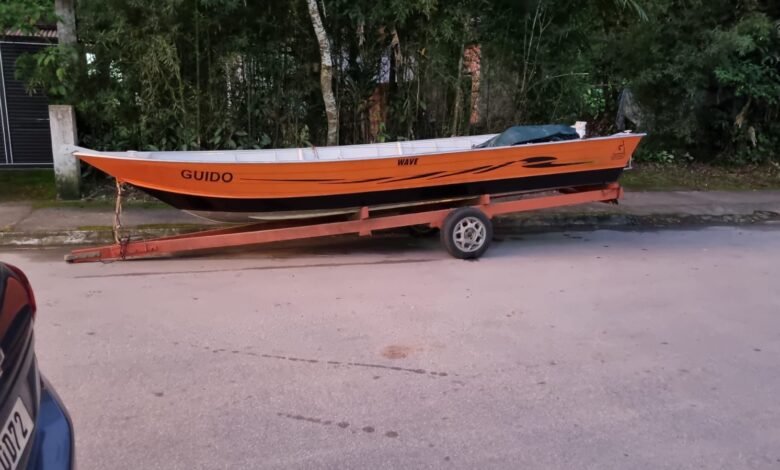 Barco furtado de casa de veraneio de Bertioga é recuperado