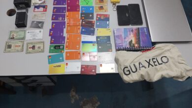 50 cartões bancários são encontrados pela Polícia em casas de Guarujá