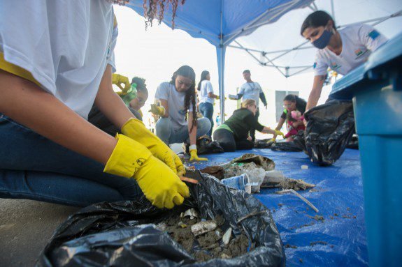 Mutirão de limpeza recolhe 224 toneladas de lixo no Bairro Esmeralda
