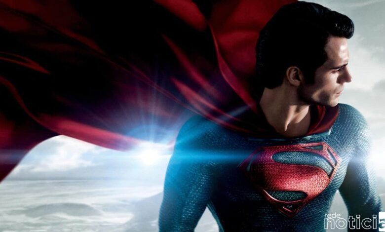 Henry Cavill anuncia retorno ao papel de Superman