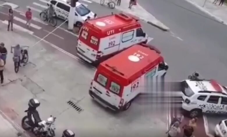 Carro invade condomínio após passageiro passar mal em Praia Grande