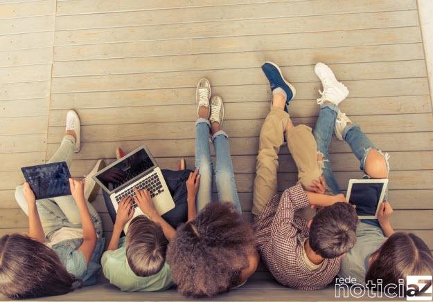 Campanha nacional alerta sobre riscos para crianças e adolescentes na internet, como pornografia infantil e pedofilia