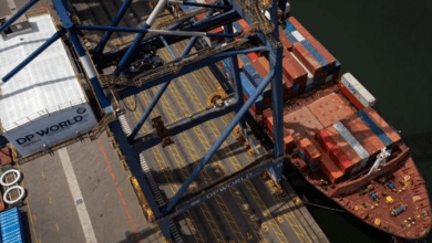 Motorista com caminhão cai no mar do Porto de Santos e morre