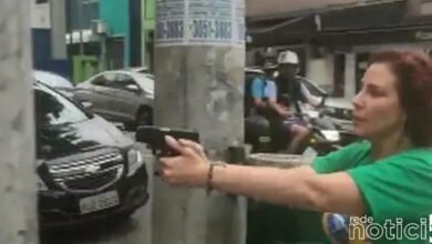Deputada federal Carla Zambelli (PL) saca arma para homem em São Paulo
