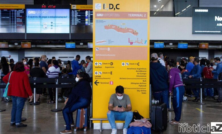 Aviões e aeroportos passam a exigir uso obrigatório da máscara