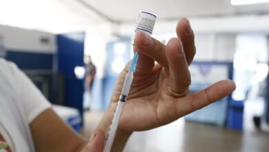 Guarujá amplia horário de vacinação para atendimento semanal noturno