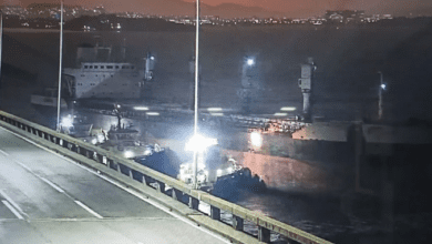 VÍDEO - Navio bate na Ponte Rio-Niterói e gera transtornos