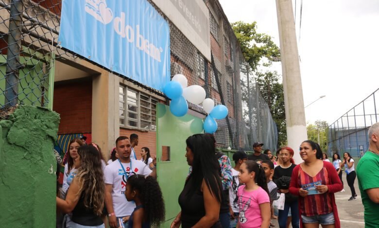 "Hamburgada do Bem" leva alegria e comida saborosa para mais de 400 crianças no Saboó