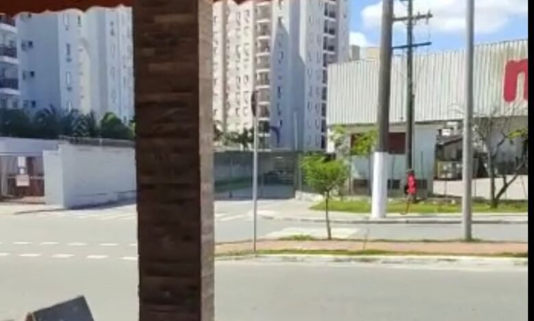 VÍDEO - Supermercado sofre arrastão pela segunda vez em menos de um mês em São Vicente