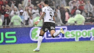 Corinthians "carimba" faixa do Flamengo com vitória e assegura vaga na Libertadores