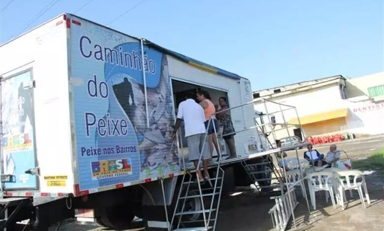 Caminhão do Peixe de Guarujá oferece pescados com preços acessíveis