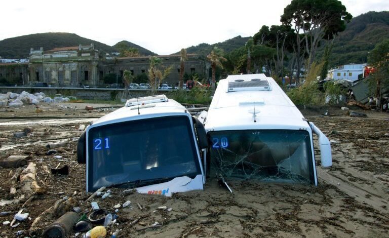 VÍDEO: Deslizamento de terra atinge ilha de Ischia na Itália