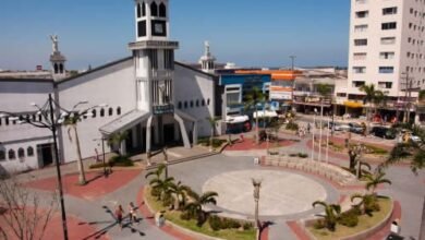 Flanelinhas se envolvem em briga numa praça de Peruíbe e um fica esfaqueado