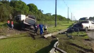 Acidente entre carreta e carros em rodovia de Praia Grande deixa um morto