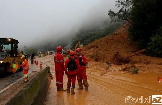 Buscas na BR-376 terminam com duas mortes confirmadas no deslizamento