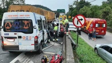 Quatro veículos provocam engavetamento na Anchieta e deixam 17 pessoas feridas