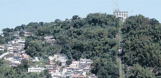 Gerente de facção é preso durante operação em morro de Santos