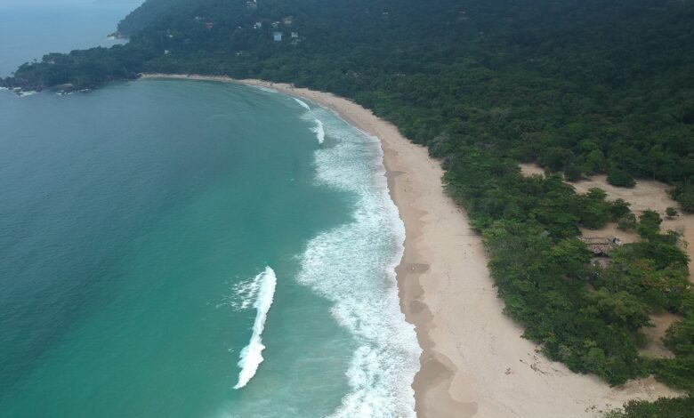 Corpo é encontrado boiando em praia de Ubatuba