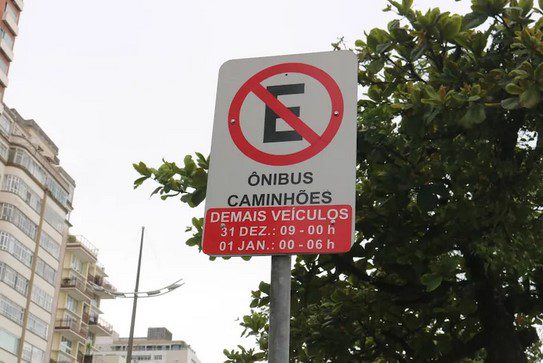 Veículos não poderão estacionar na orla de Santos no dia do Réveillon