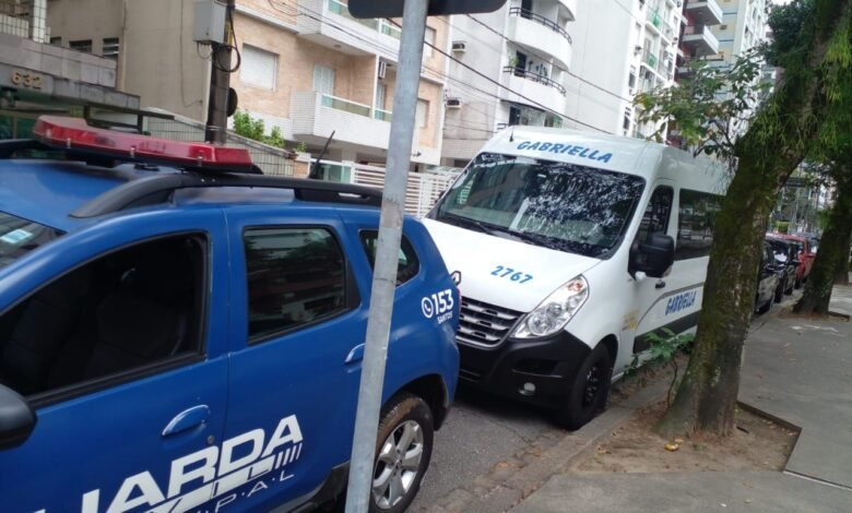 Veículos de turismo são multados em Santos