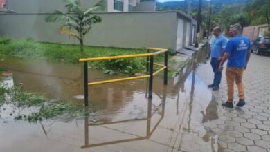 Chuva causa pontos de alagamento em São Sebastião