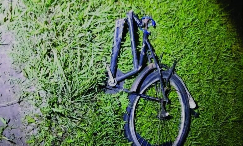 Motorista de carro ainda não identificado matou um ciclista atropelado em Guarujá na madrugada do último domingo (4)