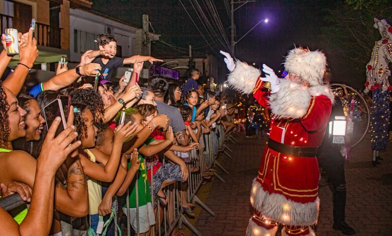 Vila de Natal de Bertioga leva atrações e interação com o Papai Noel