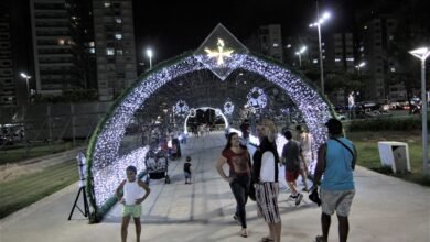 Túnel de luzes com 30 metros é atração de Natal no Novo Quebra-Mar em Santos