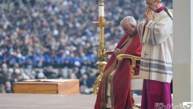 Bento XVI é enterrado no Vaticano após funeral conduzido por Papa Francisco