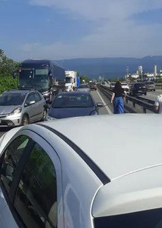 Motorista causa acidente na Imigrantes ao "dormir no ponto"