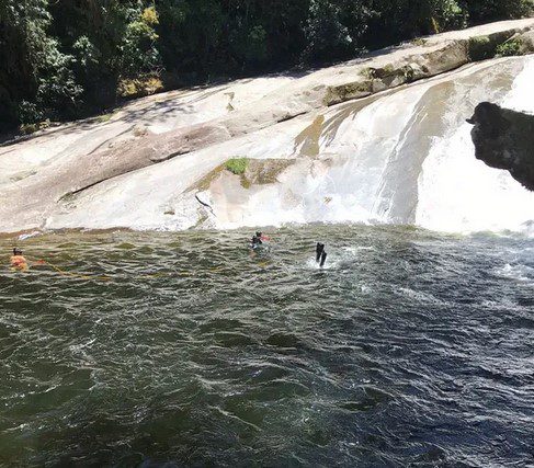 Turista sofre afogamento em cachoeira de São Sebastião e morre