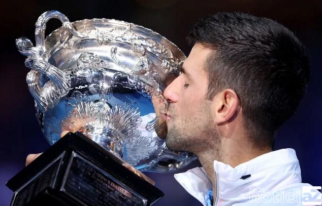 Novak Djokovic volta ao número 1 do tênis mundial com o 10º Australian Open conquistado