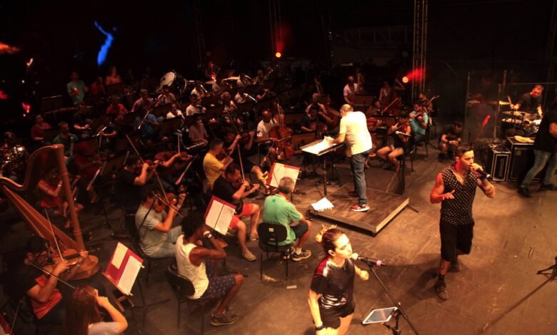 Orquestra de Santos leva sinfonia do rock nas areias do Gonzaga