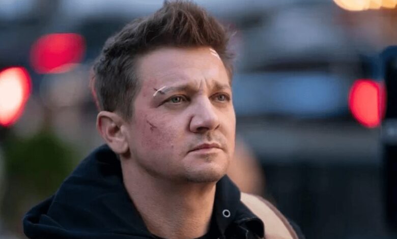 Jeremy Renner recebe alta após acidente grave e comemora