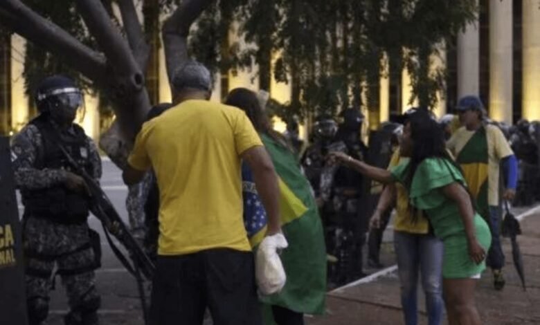 Página no Instagram ajuda a identificar participantes de atos terroristas em Brasília